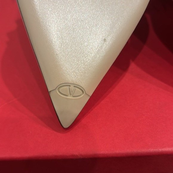 Valentino Garavani 🩷🩷Brand new Valentino Pumps with dust bag. Sz 38/ 8 - Picture 7 of 12